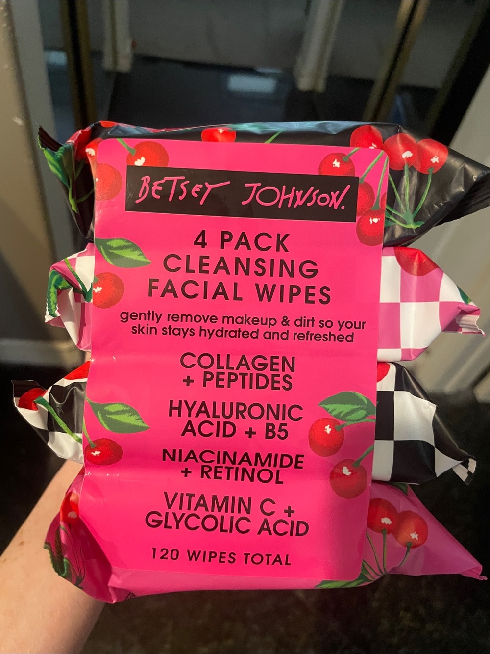 Betsey Johnson  (4 pack) cleansing wipes